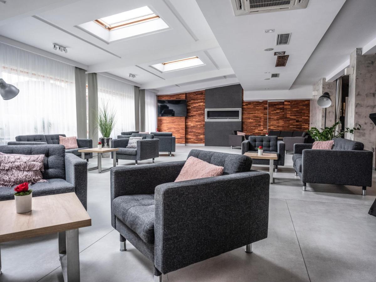 Hotel Europa Starachowice Buitenkant foto